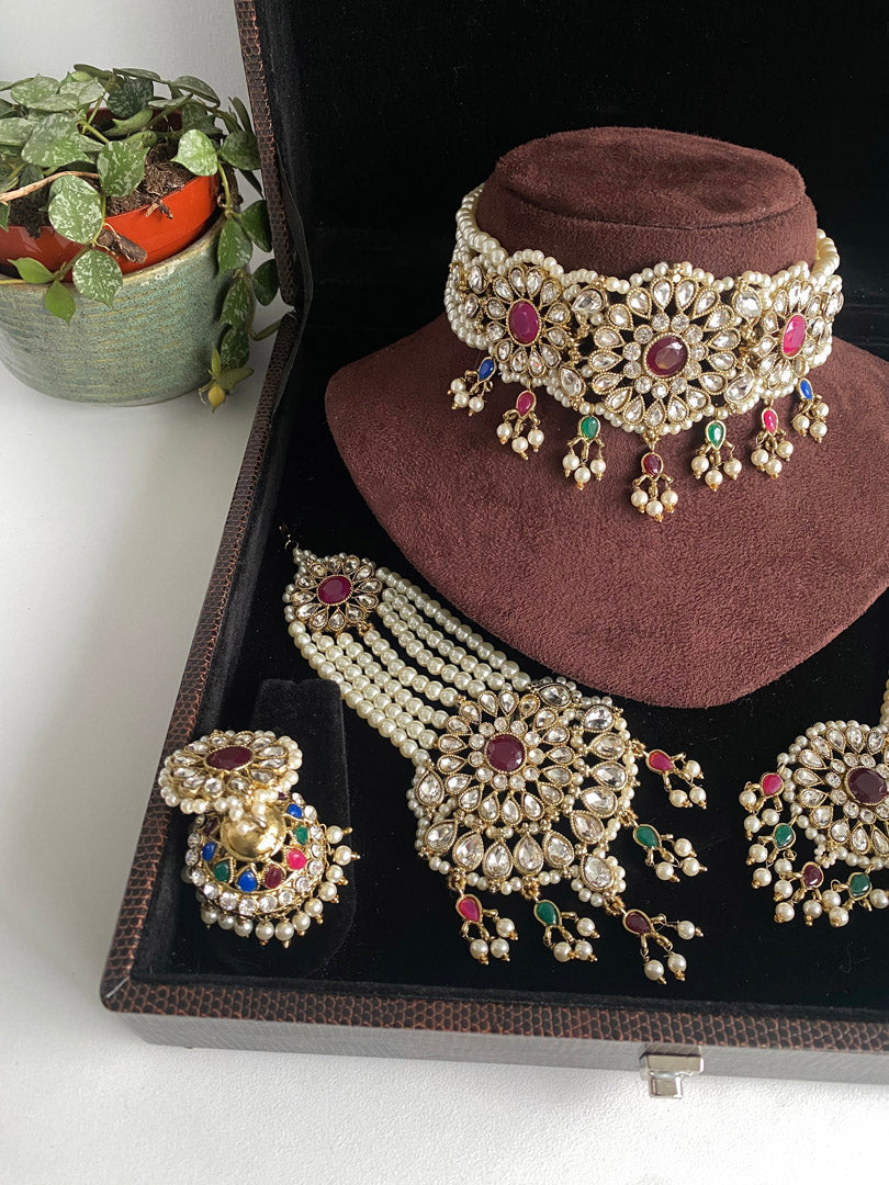 The Zainab Set is a Beautiful and versatile set which includes a choker, earrings, jhumar and a tikka.  Pieces: Necklace, Earrings, Tikka, Jhumar  If you want any specific color please contact us on whatsapp at +1 313 727 1045.  We are very proud of our highest quality and specialized craftsmanship.  Ready to ship from Michigan, United states and we do international shipping also.