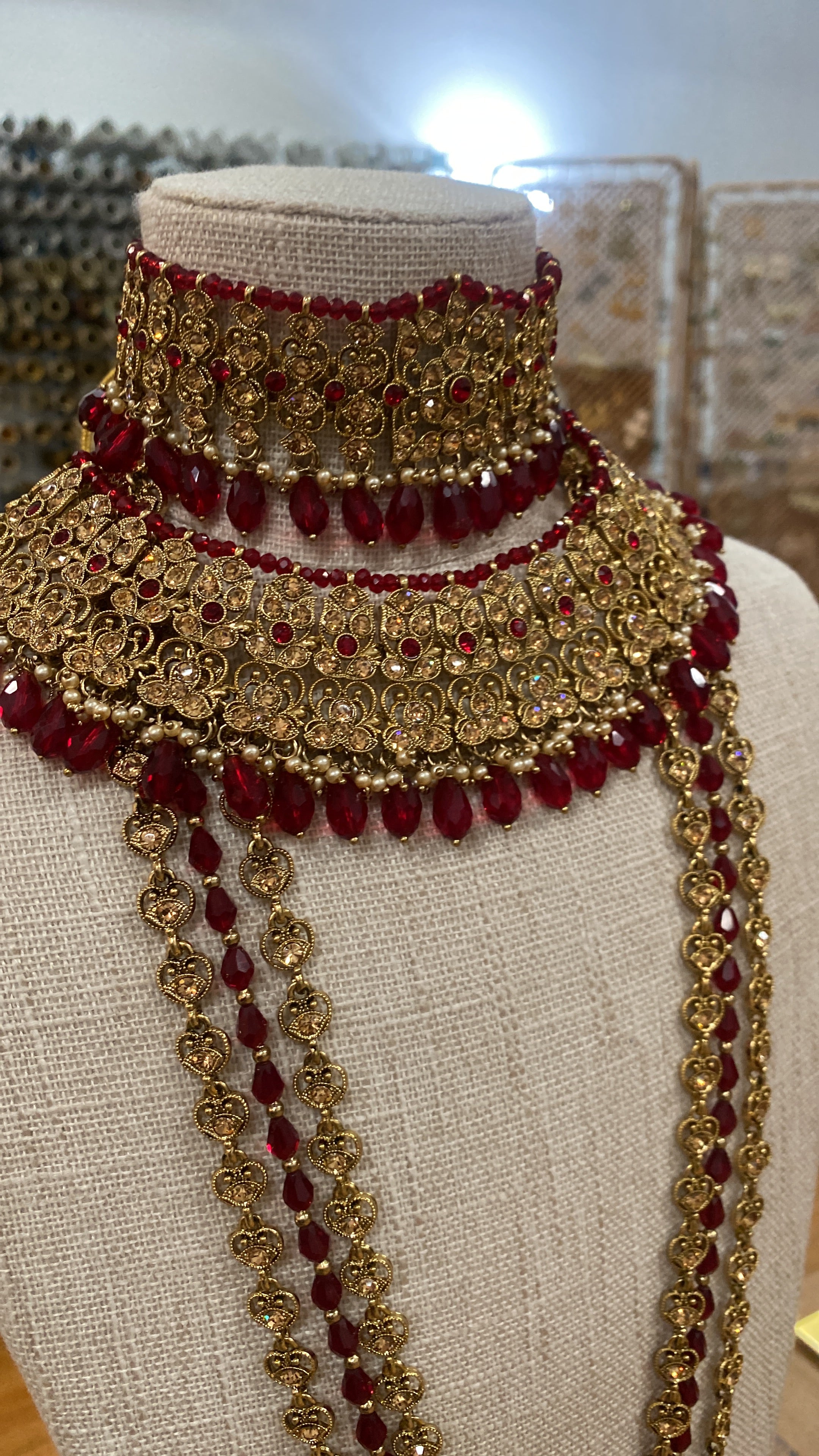 Festive Essentials - Introduces the Amira Bridal Necklace, a stunning piece with an antique gold or silver base and exquisite Polki stones adorned with captivating color beads. Don't see the color you like? Contact us on whatsapp at +1(313)727.1045 for custom options.