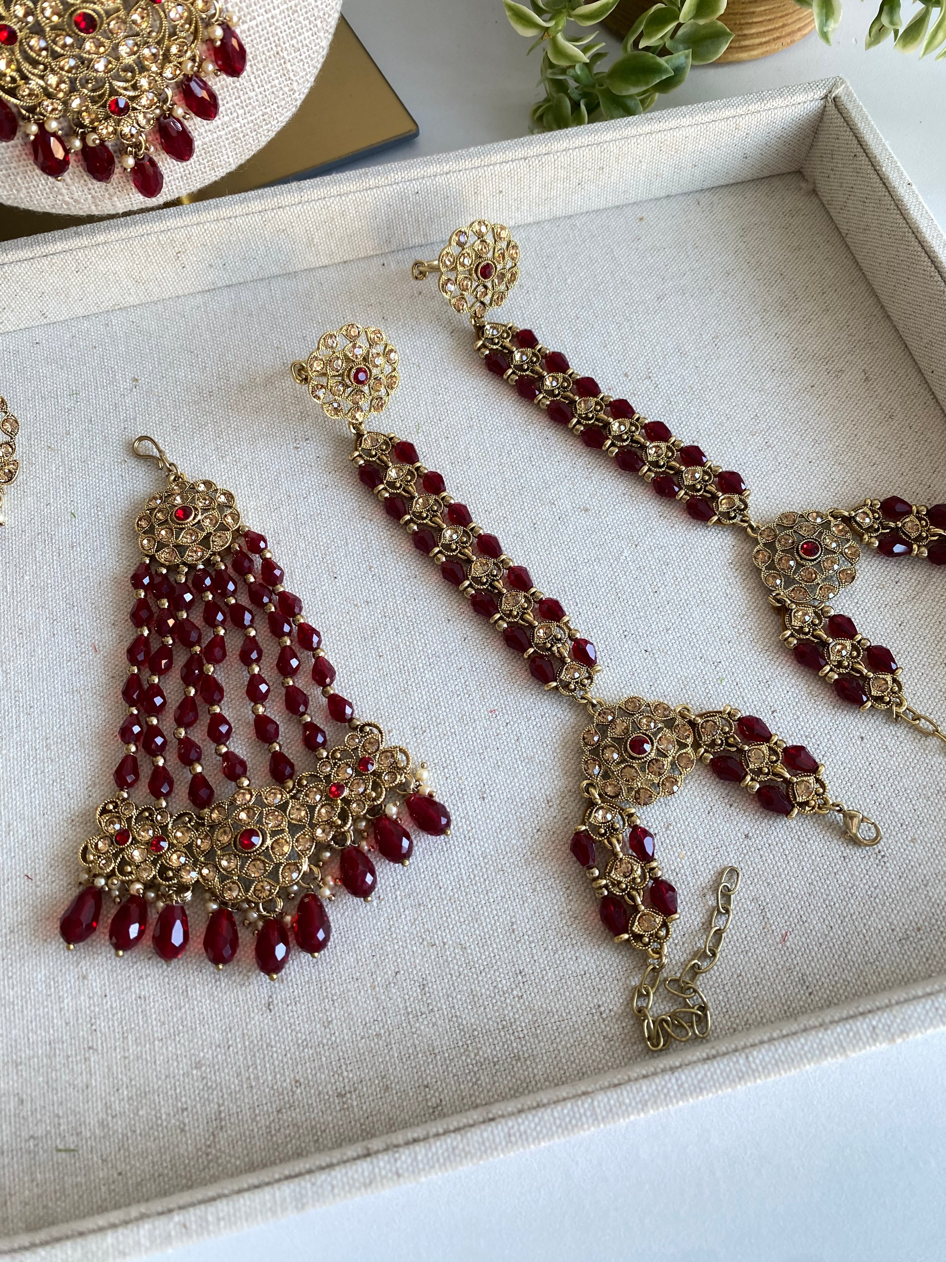 Festive Essentials - Introduces the Amira Bridal Necklace, a stunning piece with an antique gold or silver base and exquisite Polki stones adorned with captivating color beads. Don't see the color you like? Contact us on whatsapp at +1(313)727.1045 for custom options.