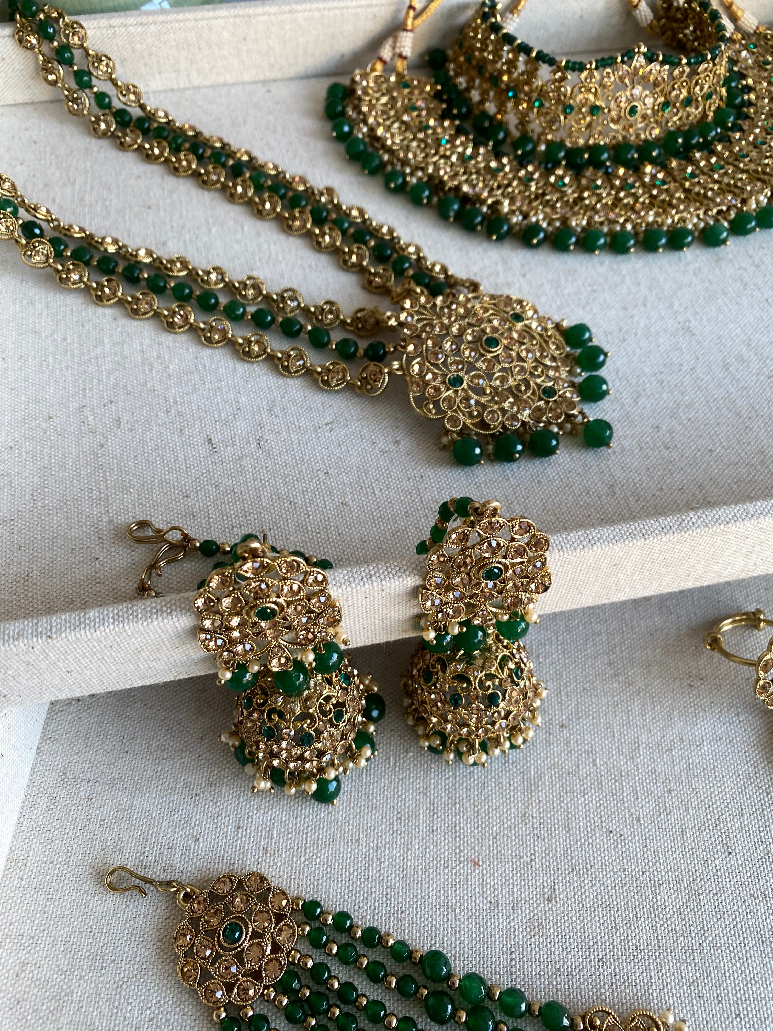 Festive Essentials - Introduces the Amira Bridal Necklace, a stunning piece with an antique gold or silver base and exquisite Polki stones adorned with captivating color beads. Don't see the color you like? Contact us on whatsapp at +1(313)727.1045 for custom options.