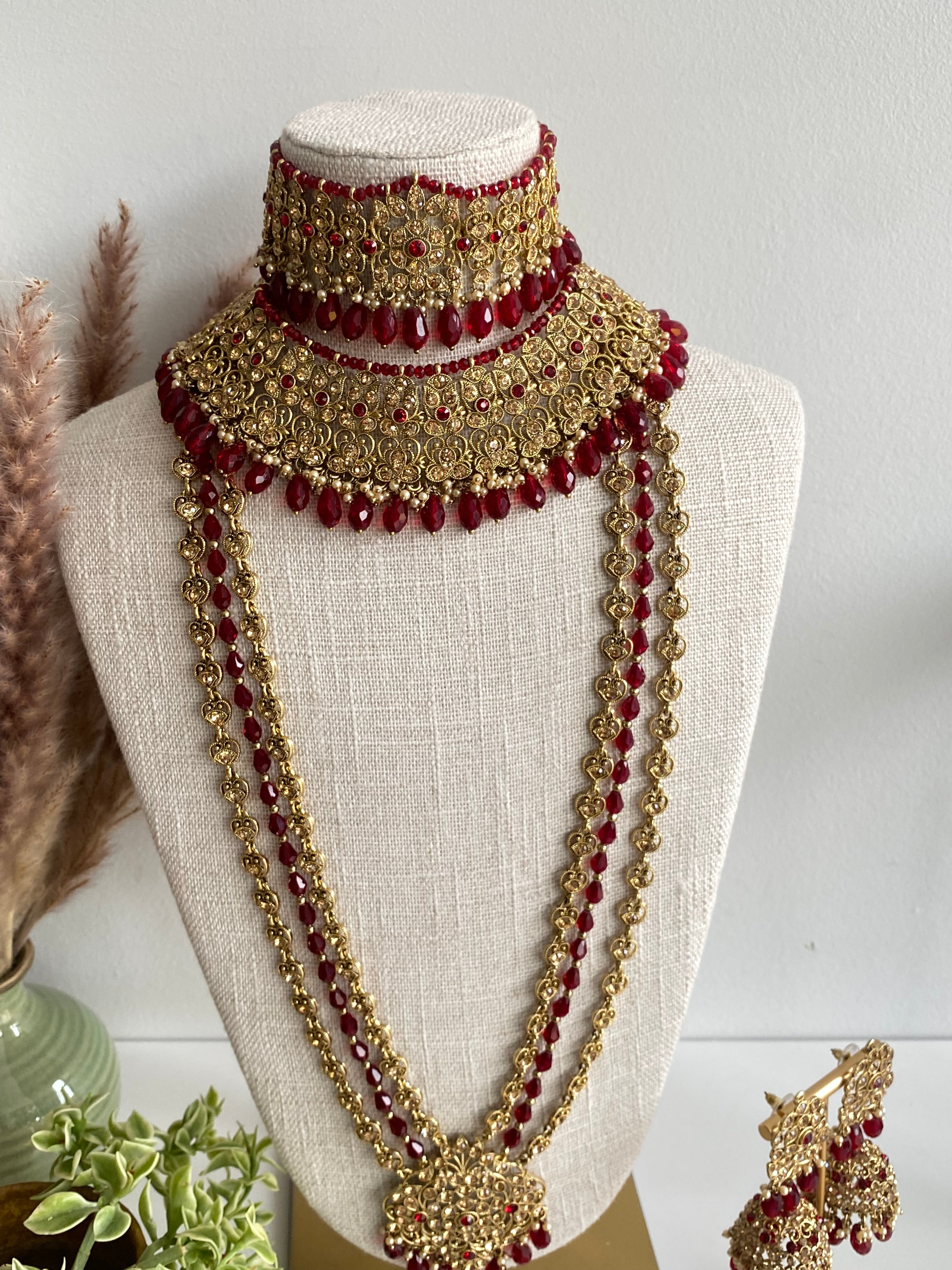 Festive Essentials - Introduces the Amira Bridal Necklace, a stunning piece with an antique gold or silver base and exquisite Polki stones adorned with captivating color beads. Don't see the color you like? Contact us on whatsapp at +1(313)727.1045 for custom options.